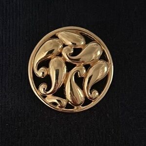 Gold tone Modern Paisley Brooch. 1 1/2”. Great condition.